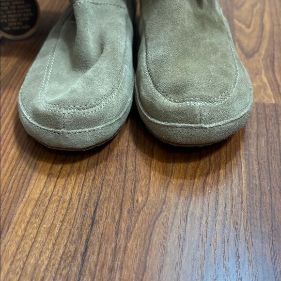 Sanuk Brown Ankle Boots with Pink Laces - Picture 10 of 11